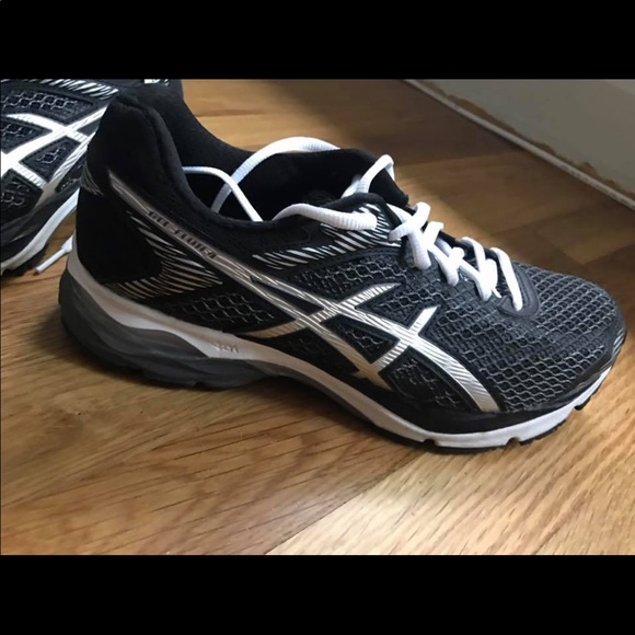 ASICS - Picture 2 of 5